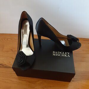 NEW Badgley Mischka Open-Toe Black Satin Pump with Rose Detail
